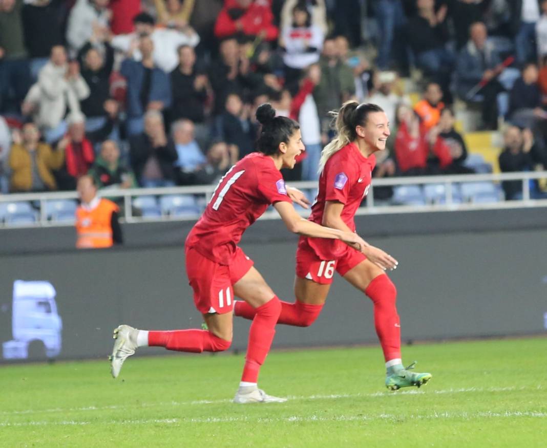 A Milli Takım UEFA Uluslar Ligi'nde şov yaptı 5